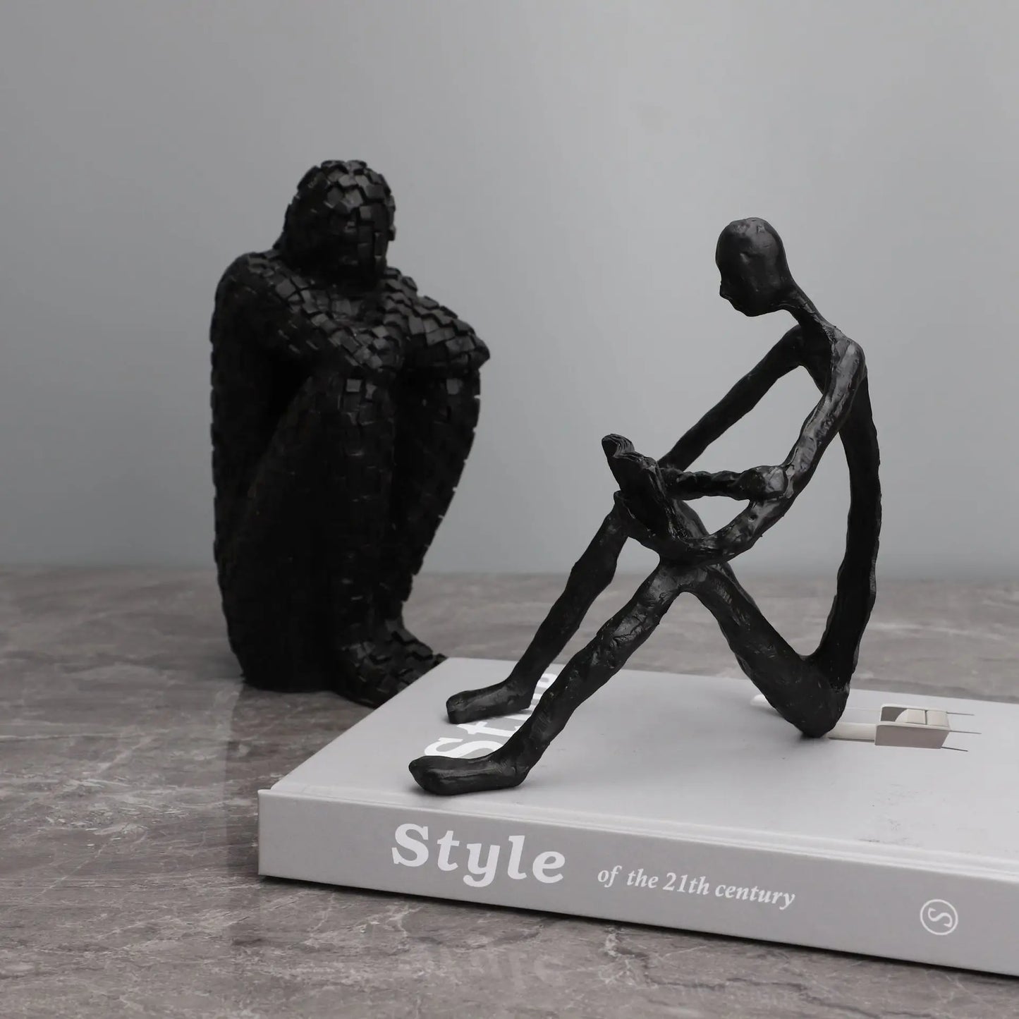 Modern Minimalist Black Character Reader Model Room Home Foyer Study Creative Sculpture Living Room Decoration Ornaments