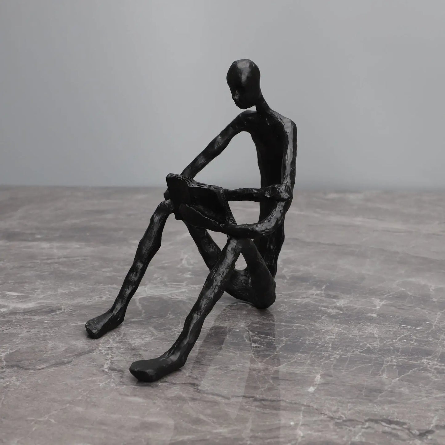 Modern Minimalist Black Character Reader Model Room Home Foyer Study Creative Sculpture Living Room Decoration Ornaments