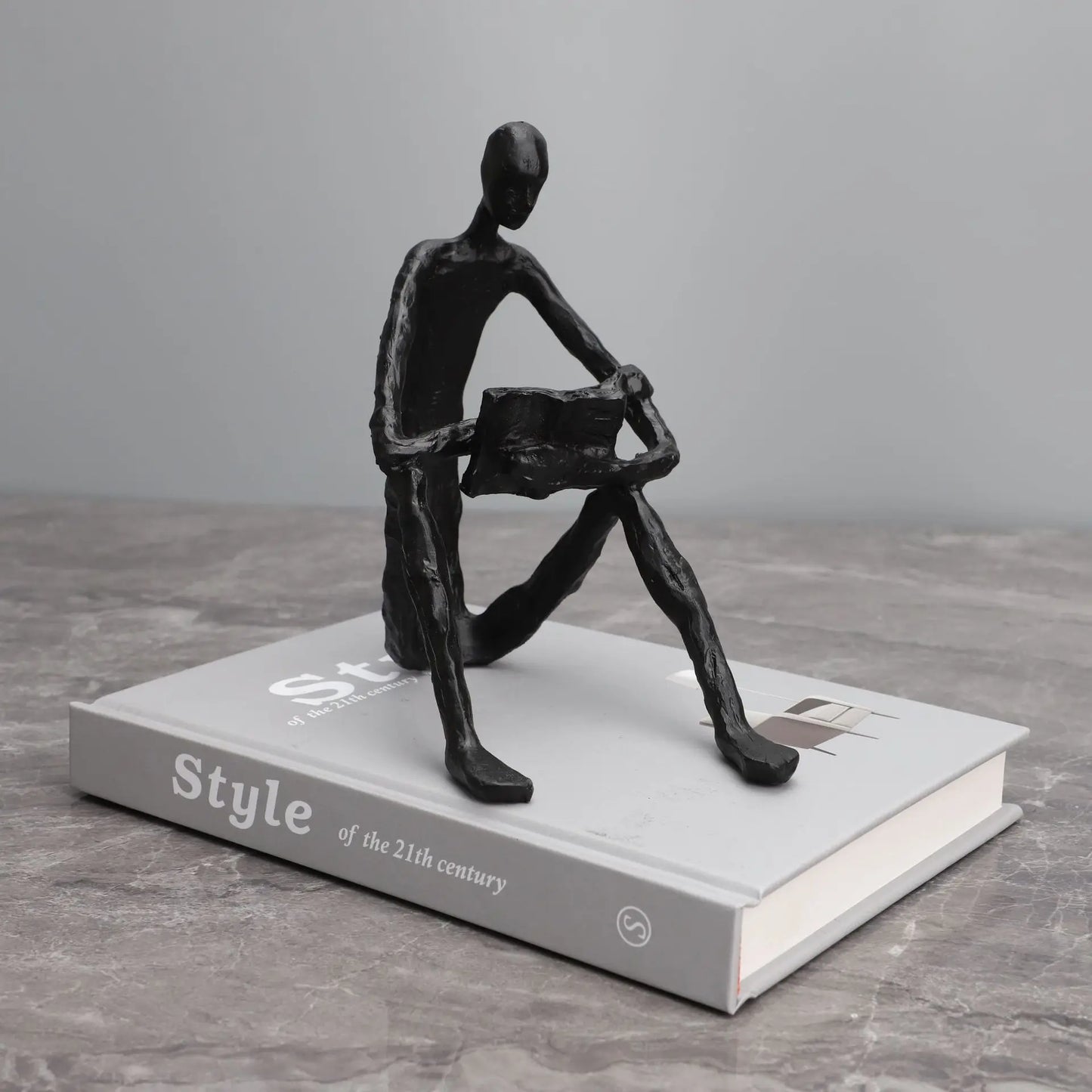 Modern Minimalist Black Character Reader Model Room Home Foyer Study Creative Sculpture Living Room Decoration Ornaments